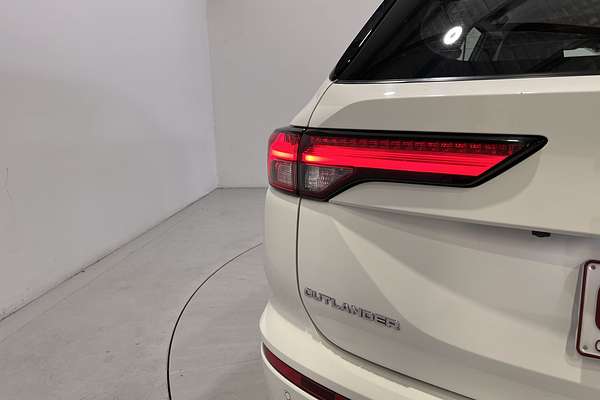 2023 Mitsubishi Outlander ES ZM