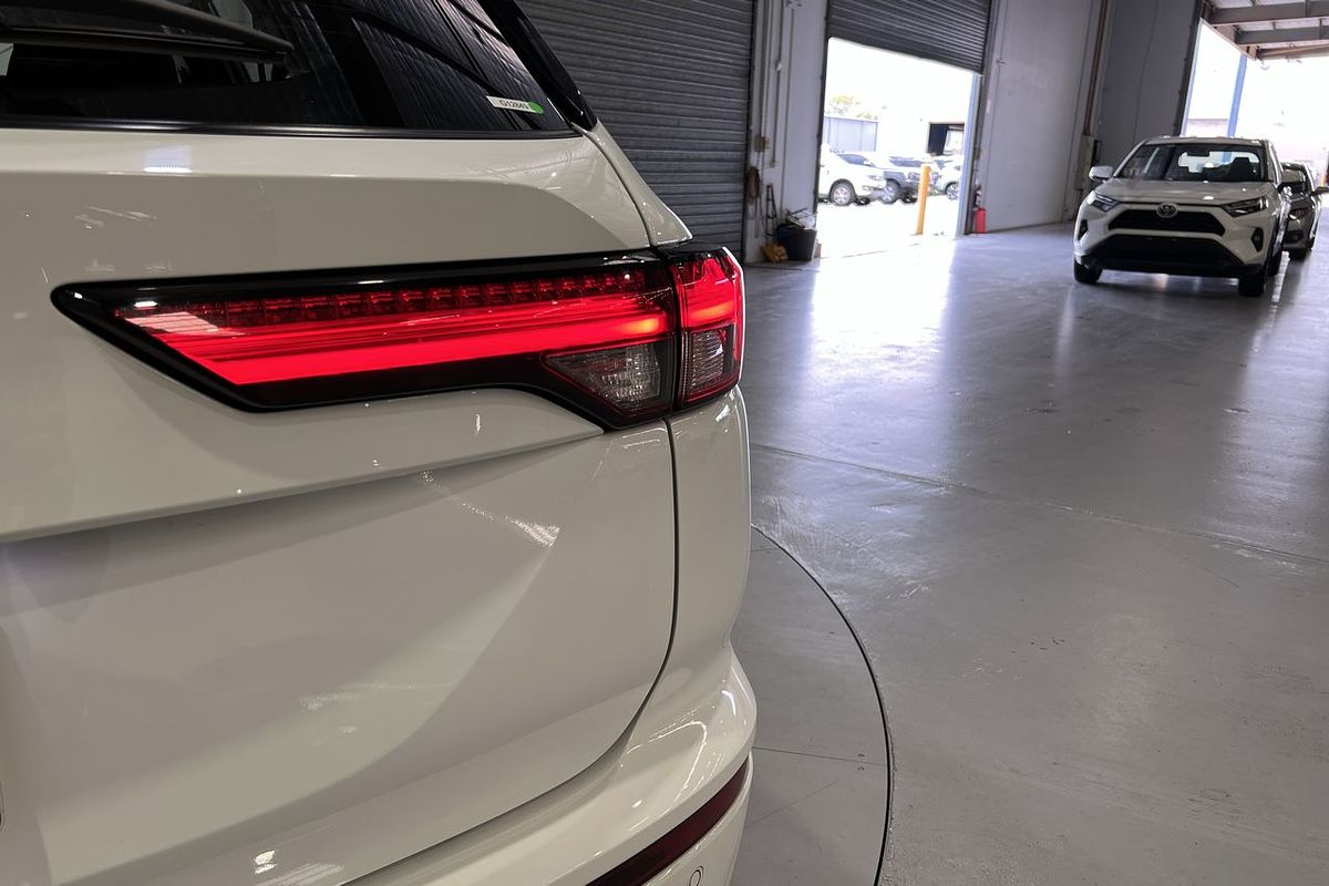 2023 Mitsubishi Outlander ES ZM