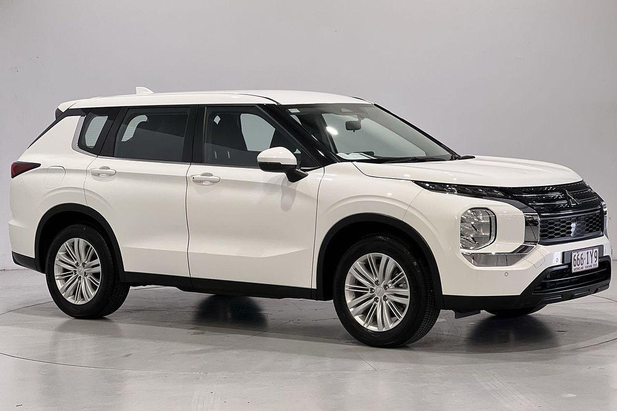 2023 Mitsubishi Outlander ES ZM