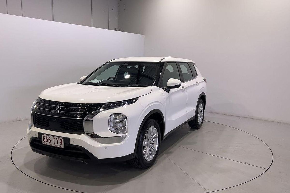 2023 Mitsubishi Outlander ES ZM