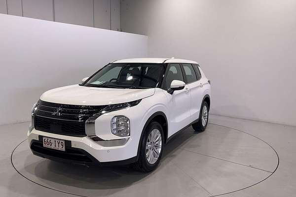 2023 Mitsubishi Outlander ES ZM