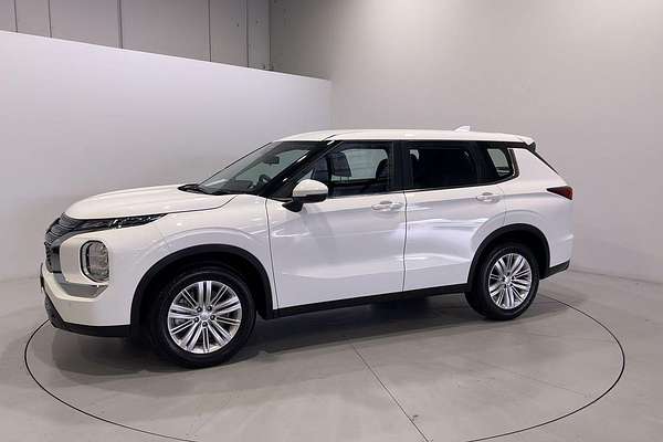 2023 Mitsubishi Outlander ES ZM