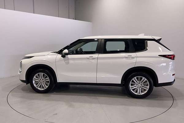 2023 Mitsubishi Outlander ES ZM