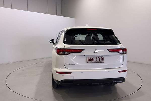 2023 Mitsubishi Outlander ES ZM