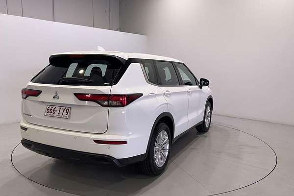 2023 Mitsubishi Outlander ES ZM