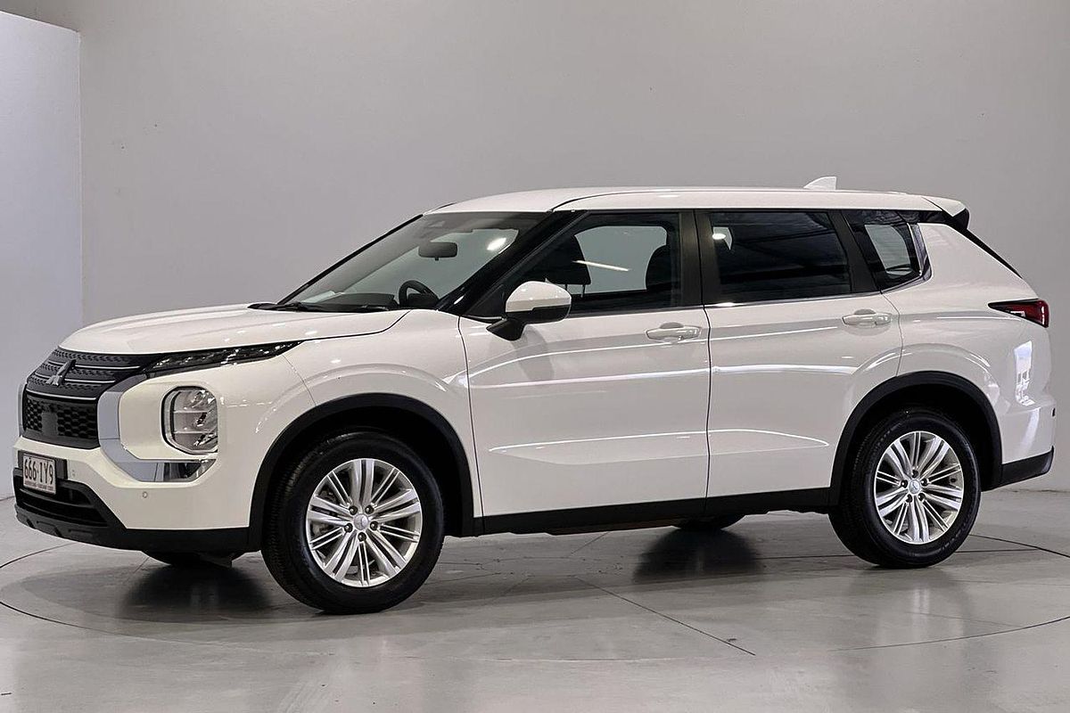 2023 Mitsubishi Outlander ES ZM