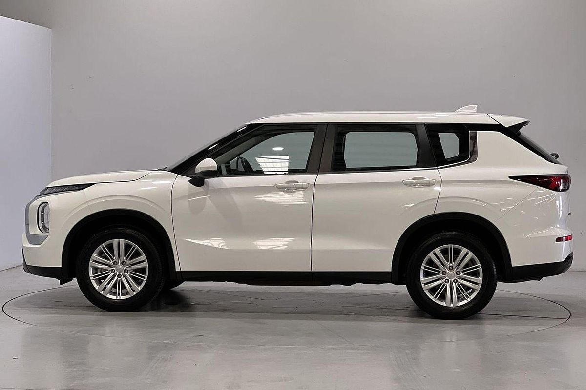 2023 Mitsubishi Outlander ES ZM