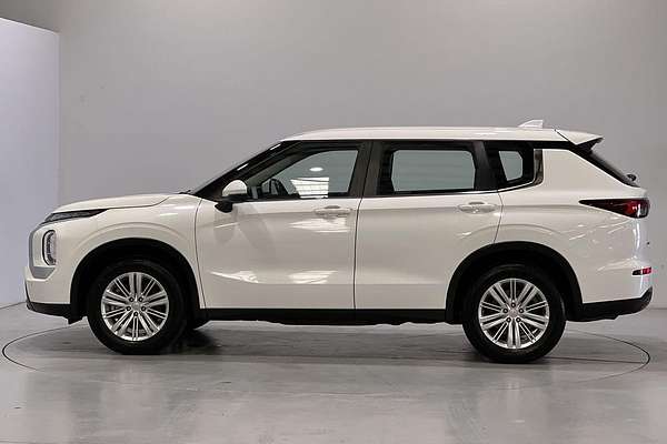 2023 Mitsubishi Outlander ES ZM