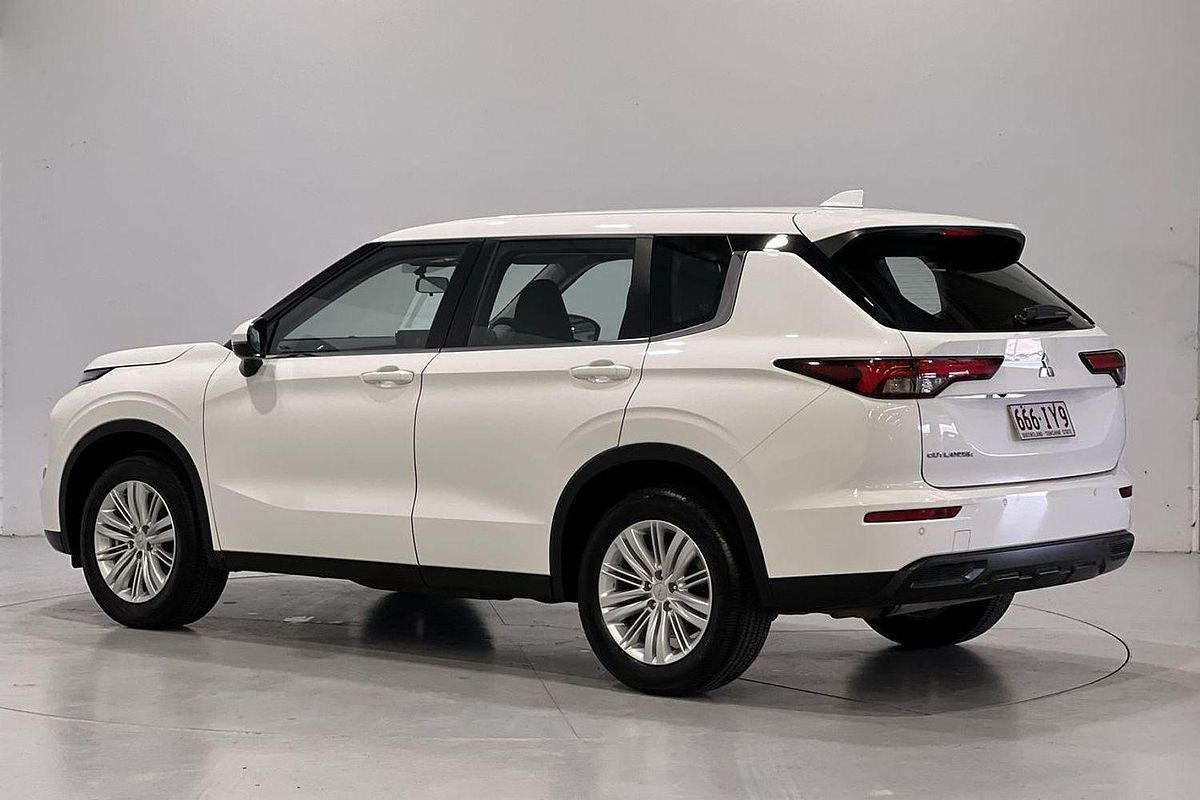 2023 Mitsubishi Outlander ES ZM