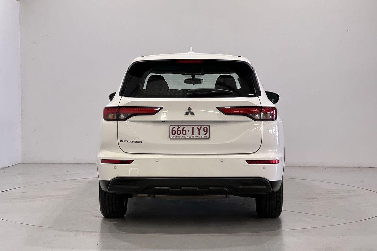 2023 Mitsubishi Outlander ES ZM