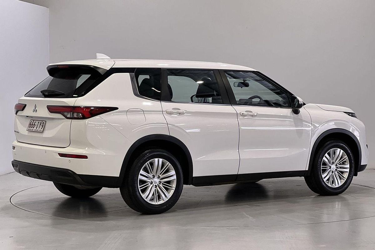 2023 Mitsubishi Outlander ES ZM