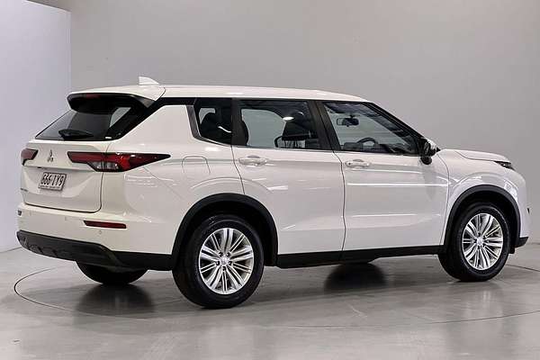 2023 Mitsubishi Outlander ES ZM