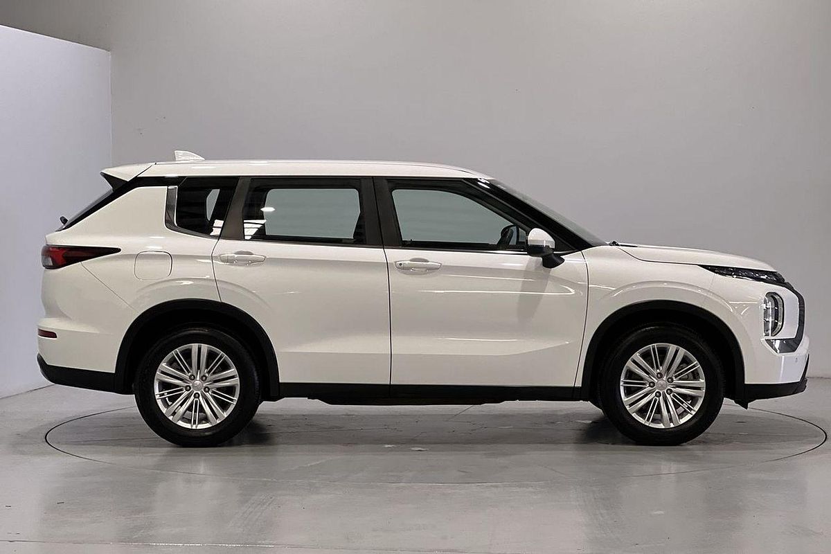 2023 Mitsubishi Outlander ES ZM