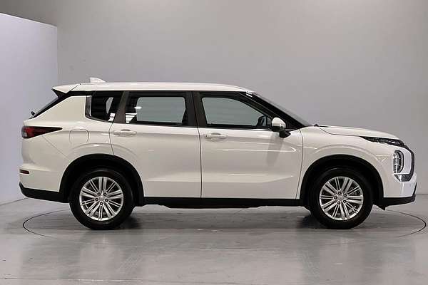 2023 Mitsubishi Outlander ES ZM