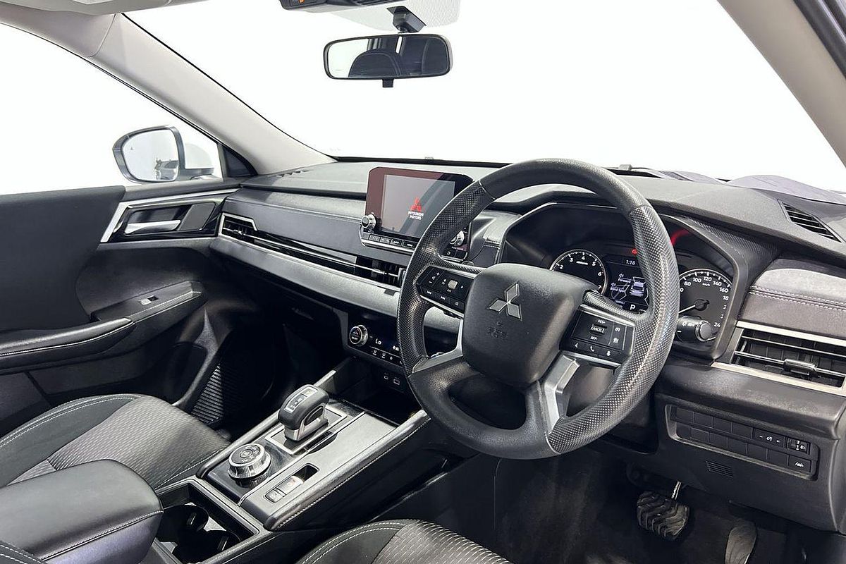 2023 Mitsubishi Outlander ES ZM