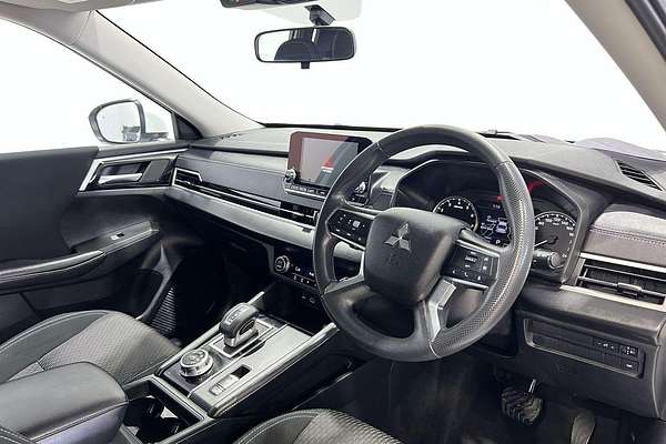 2023 Mitsubishi Outlander ES ZM