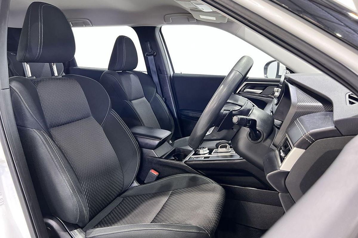 2023 Mitsubishi Outlander ES ZM