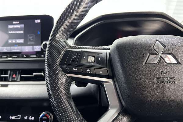 2023 Mitsubishi Outlander ES ZM