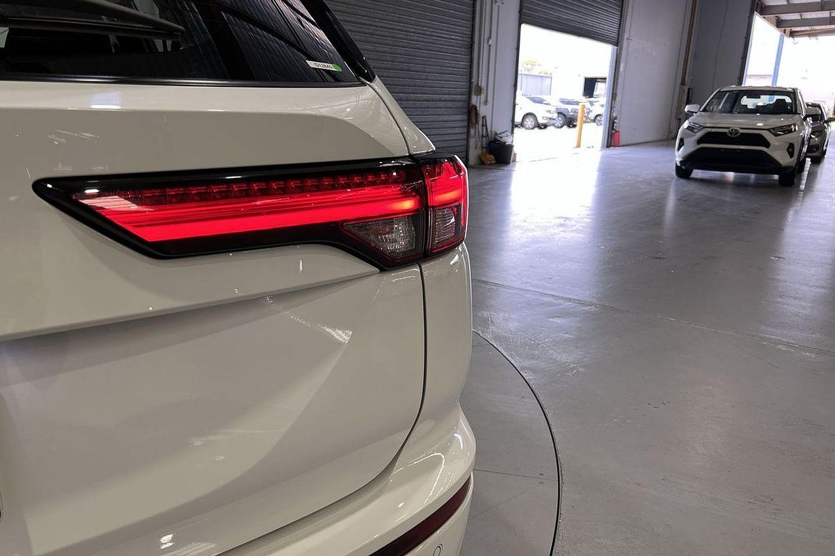 2023 Mitsubishi Outlander ES ZM