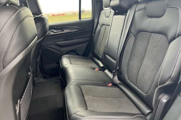 2025 Jeep Grand Cherokee Night Eagle WL