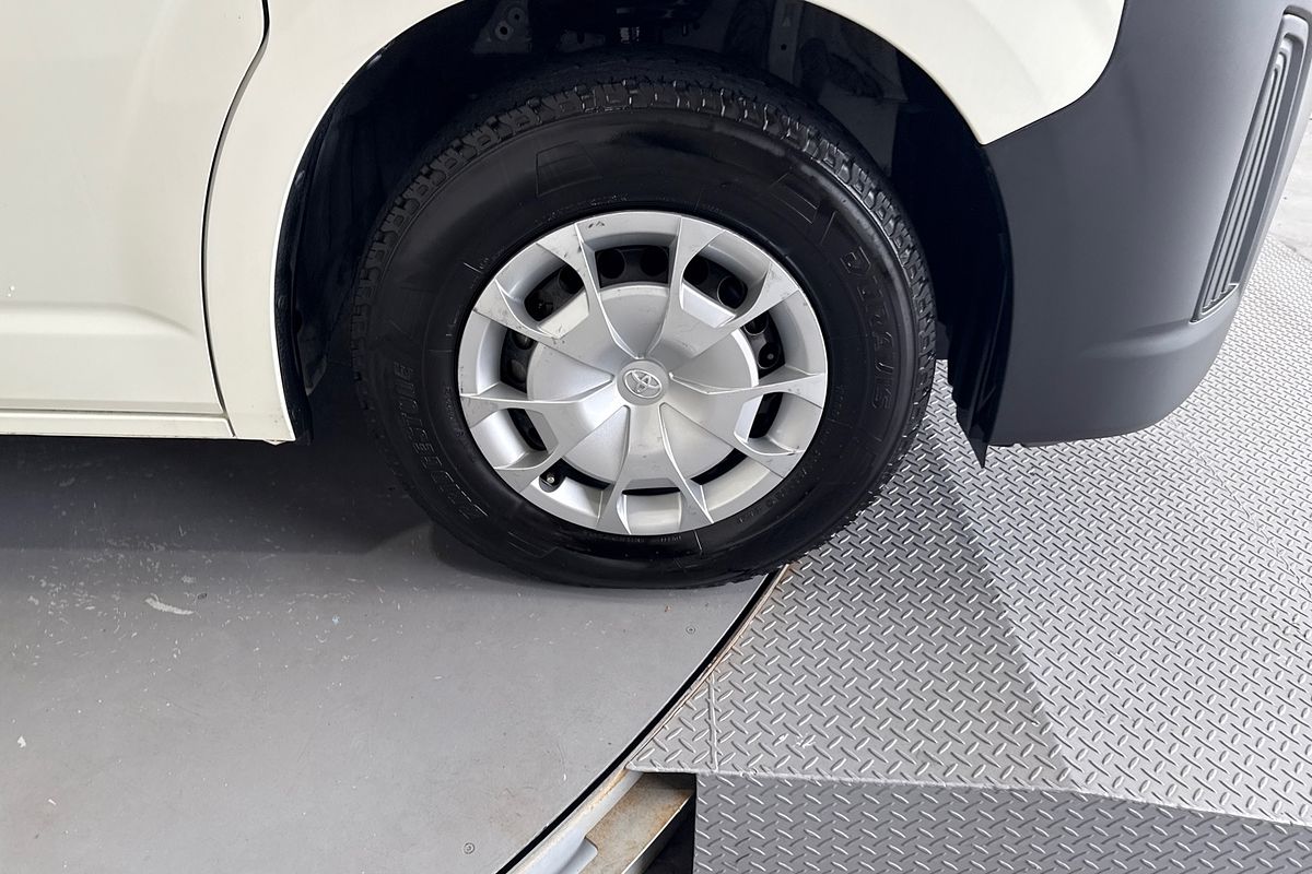 2021 Toyota Hiace Commuter GDH322R ELWB High Roof