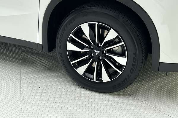 2025 Mitsubishi Outlander LS ZM thumb-9