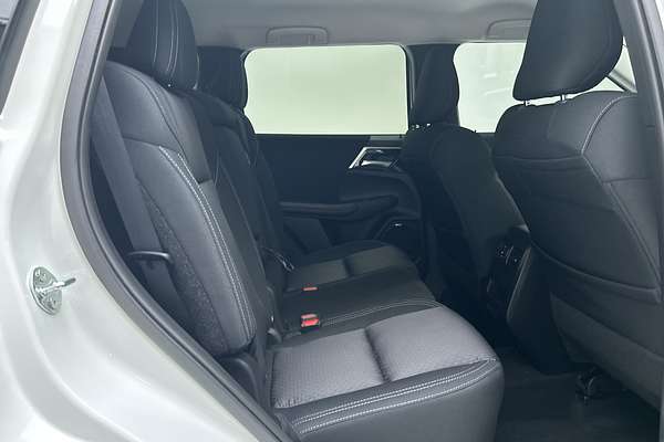 2025 Mitsubishi Outlander LS ZM thumb-11