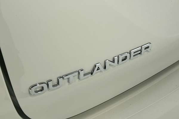 2025 Mitsubishi Outlander LS ZM thumb-21