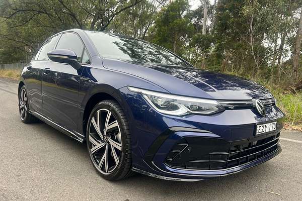 2023 Volkswagen Golf 110TSI R-Line 8
