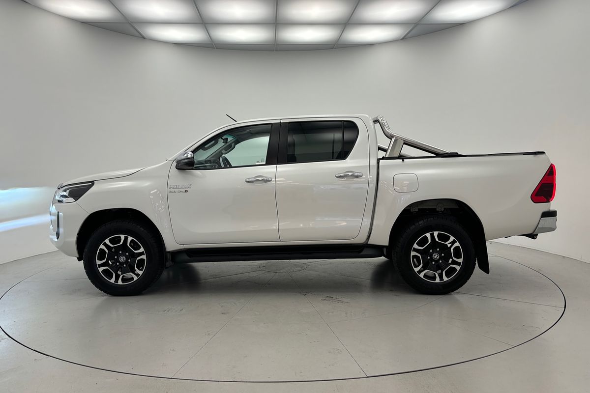 Hilux 4x4 SR5 2.8L T Diesel Manual Double Cab Hilux 4x4 SR5 2.8L T Diesel Manual Double Cab