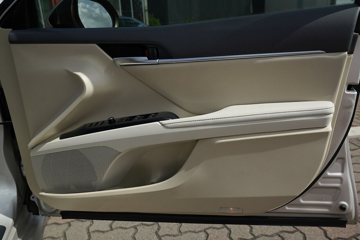 2020 Toyota Camry SL GSV70R