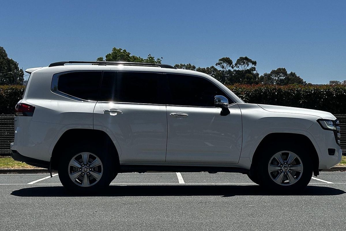 2022 Toyota Landcruiser Sahara FJA300R