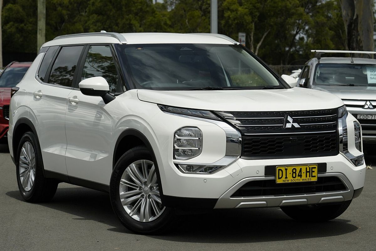 2023 Mitsubishi Outlander LS ZM