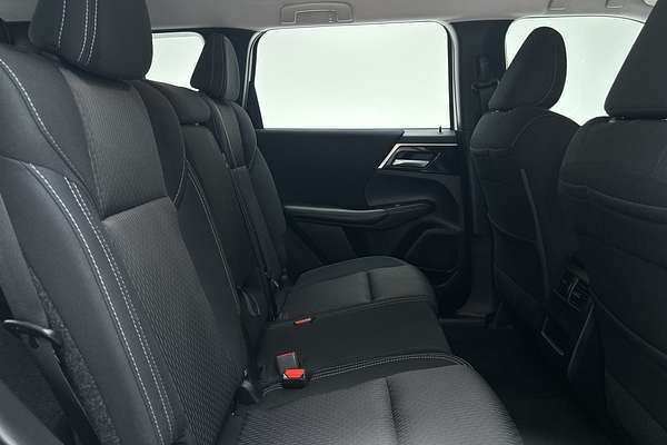 2023 Mitsubishi Outlander ES ZM thumb-11