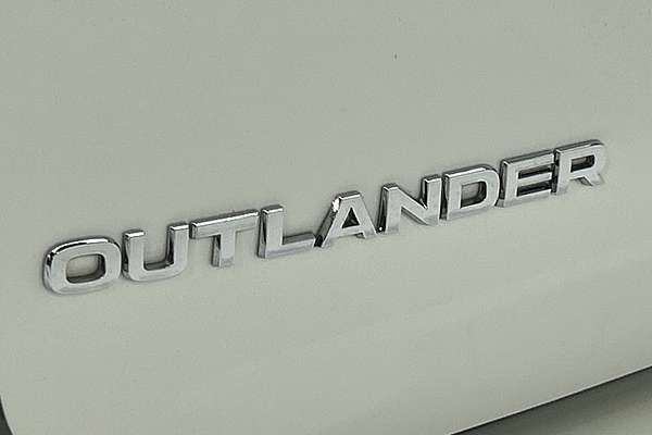 2023 Mitsubishi Outlander ES ZM thumb-21