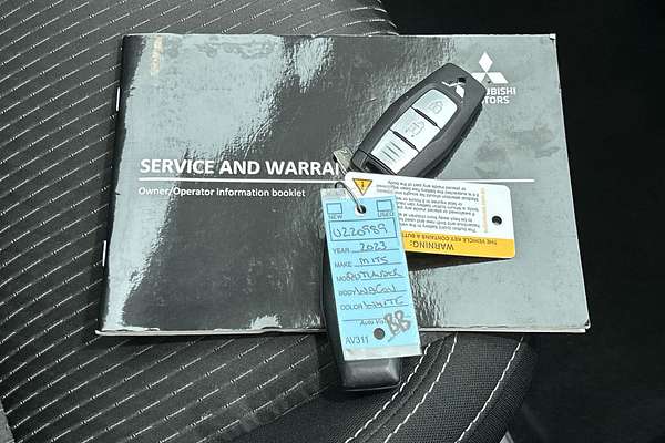 2023 Mitsubishi Outlander ES ZM thumb-22