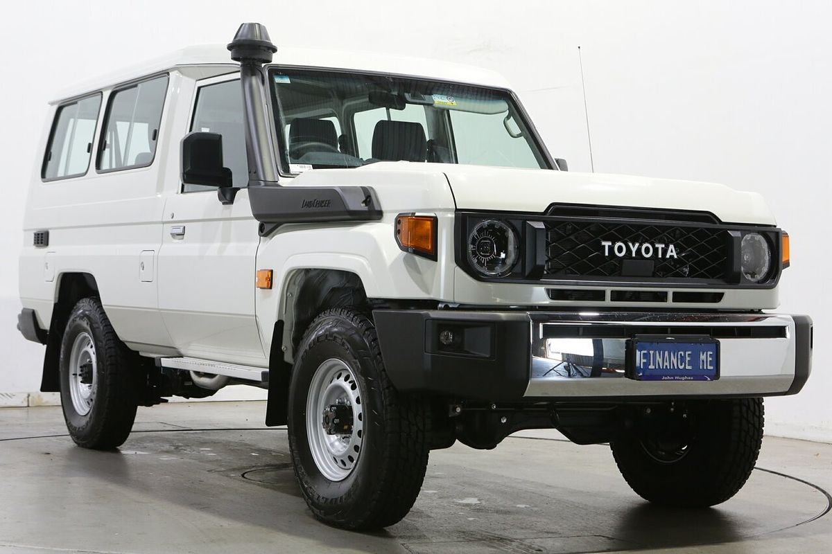 2025 Toyota Landcruiser GXL GDJL76R