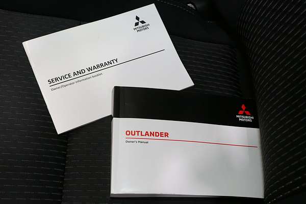 2024 Mitsubishi Outlander ES ZM