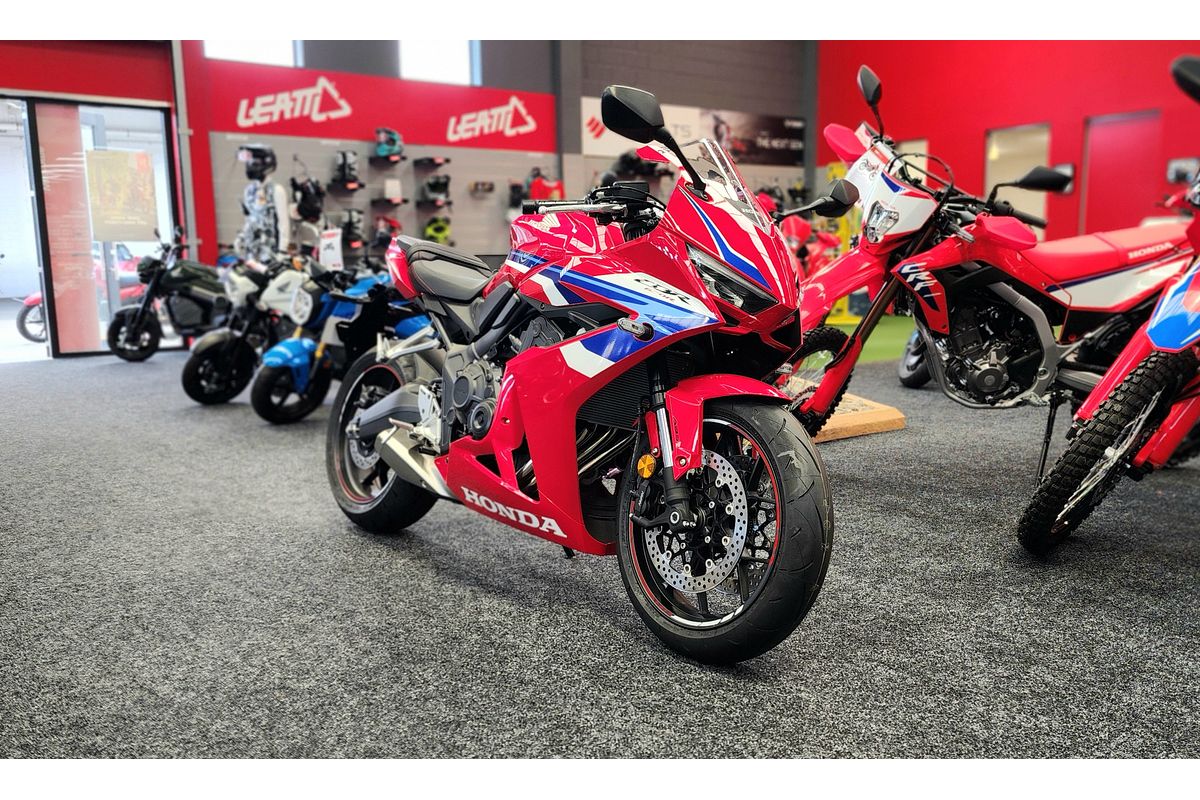 2025 Honda CBR650R E-CLUTCH