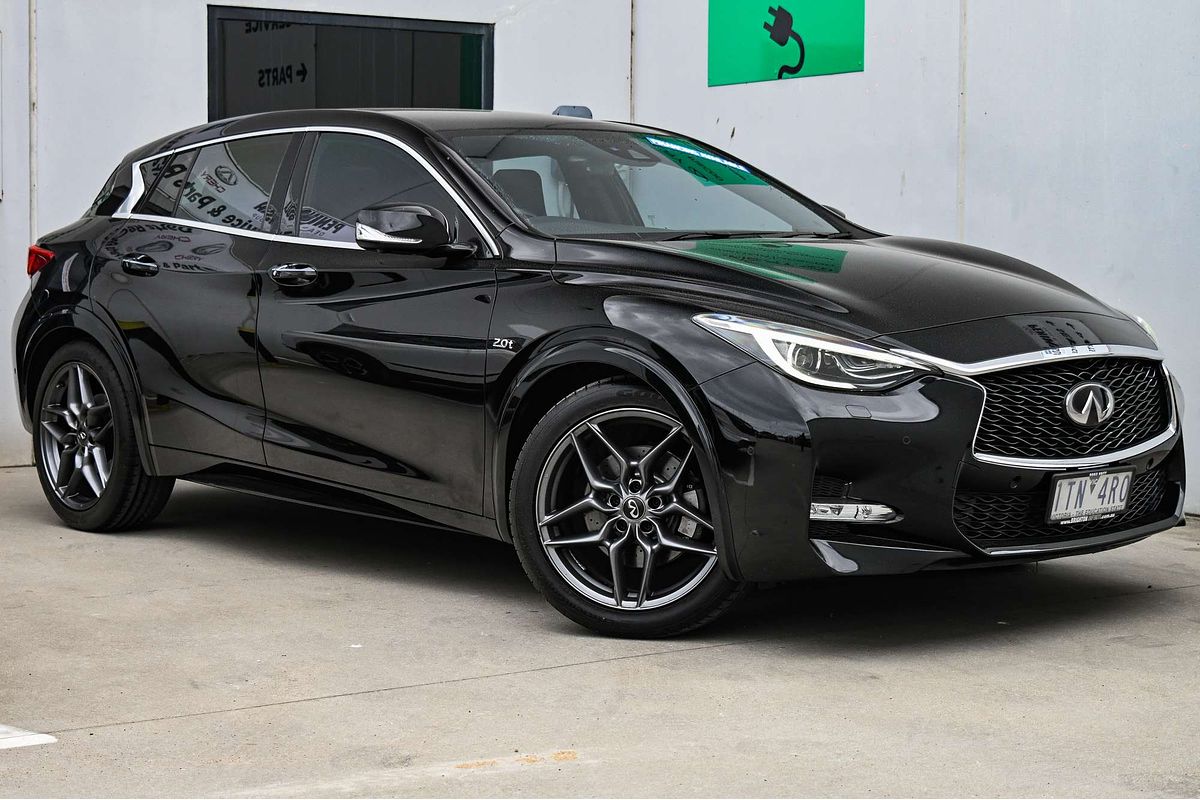 2016 INFINITI Q30 Sport Premium H15