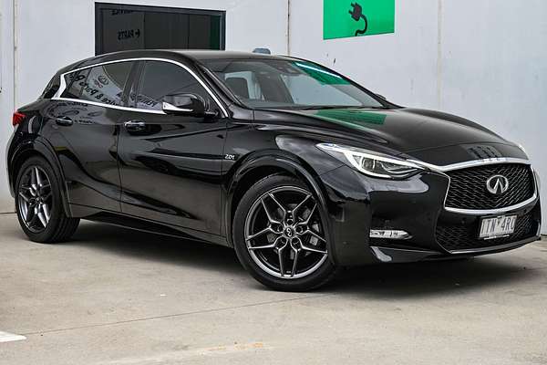 2016 INFINITI Q30 Sport Premium H15