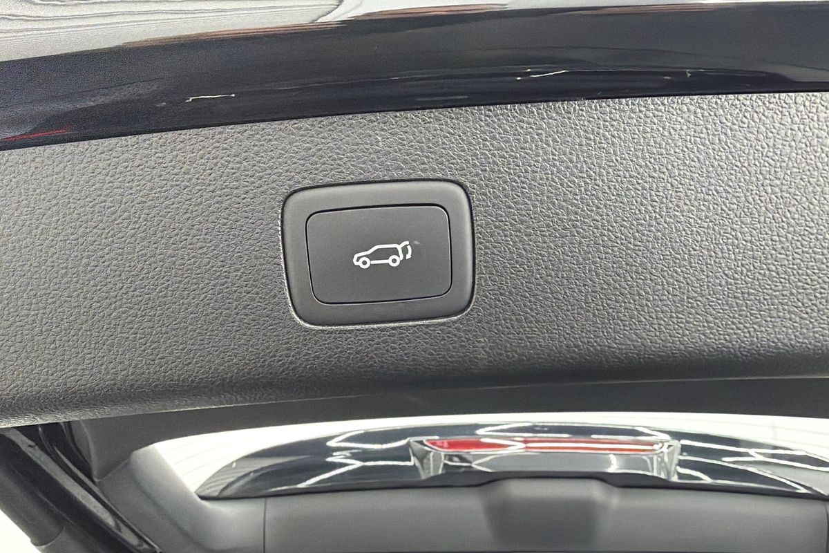 2021 MG HS Essence SAS23