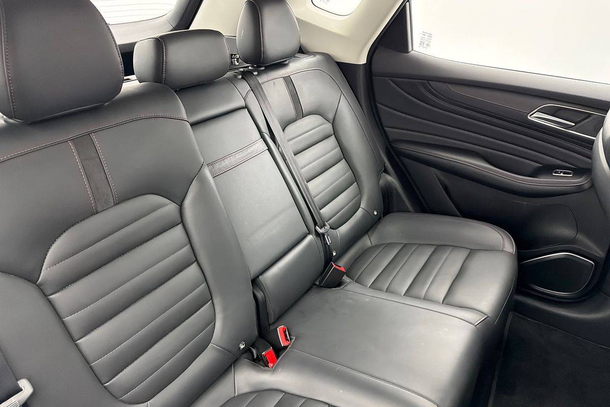 2021 MG HS Essence SAS23