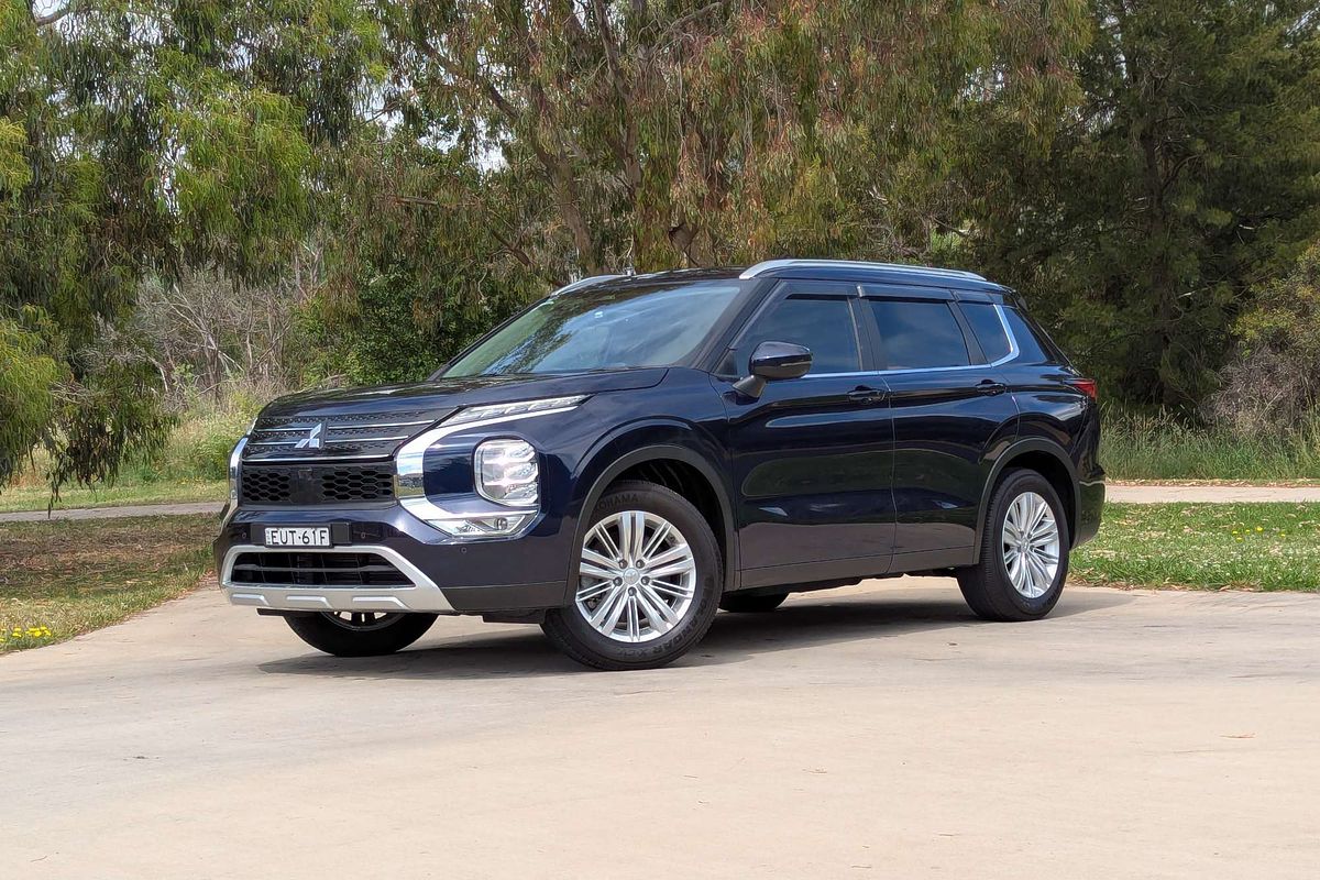 2022 Mitsubishi Outlander LS ZM