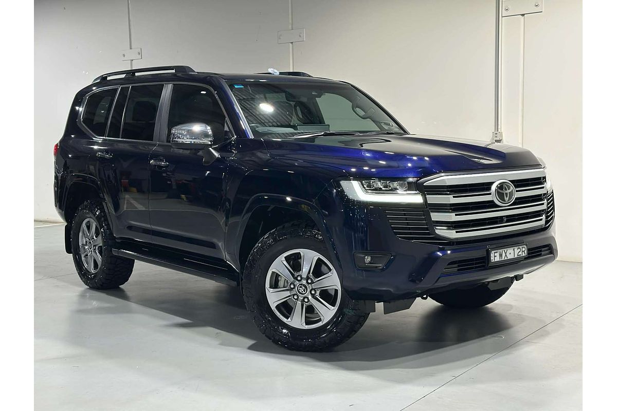 2023 Toyota Landcruiser Sahara FJA300R