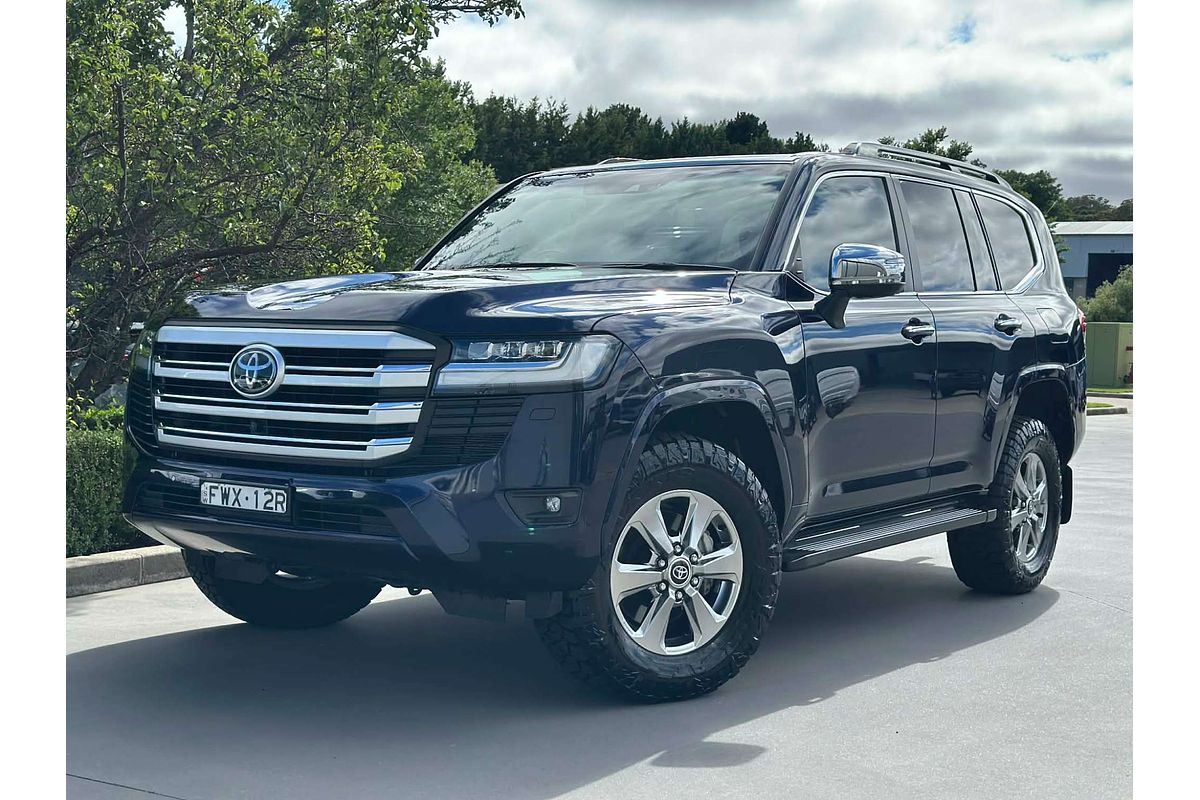 2023 Toyota Landcruiser Sahara FJA300R