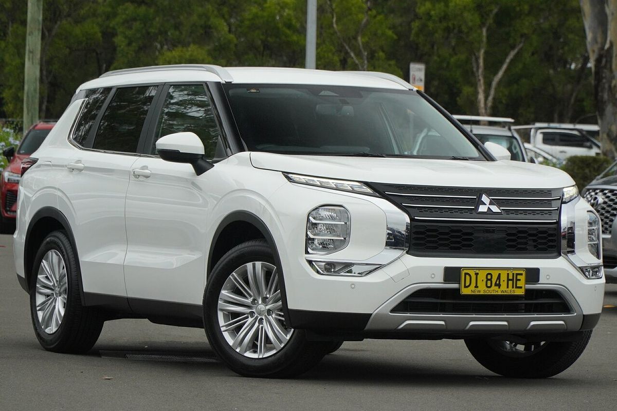 2023 Mitsubishi Outlander LS ZM