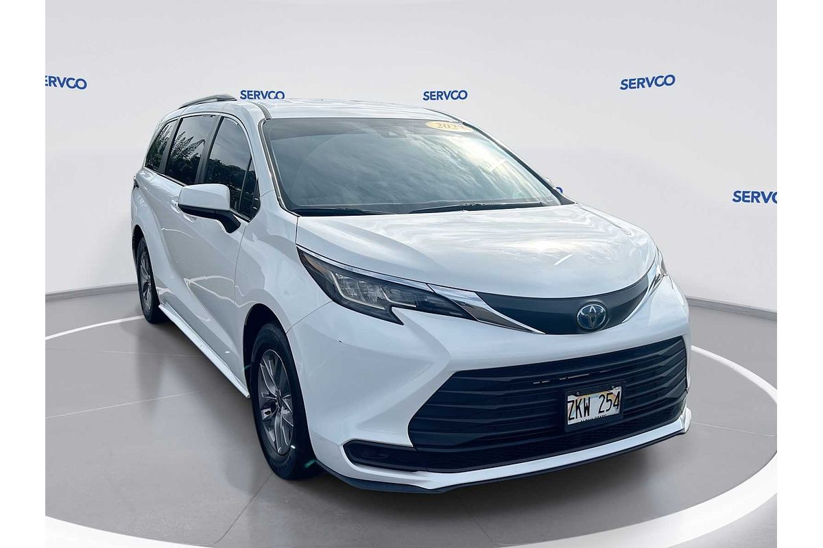 2022 Toyota SIENNA LE