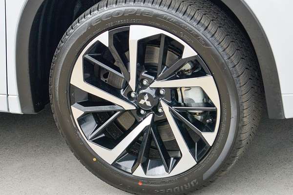 2024 Mitsubishi Outlander PHEV Exceed Tourer ZM thumb-3