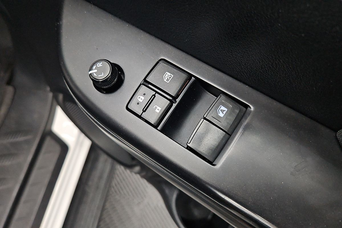 2019 Toyota Hilux SR GUN126R 4X4